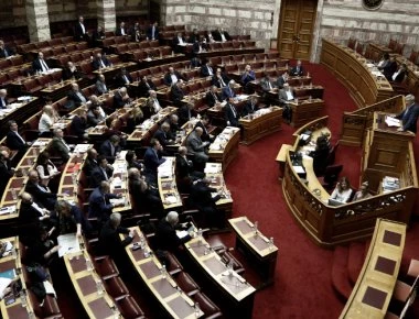 Θέμα στην Βουλή η δασκάλα που προτρέπει μαθητές σε ομοφυλοφιλικές σχέσεις